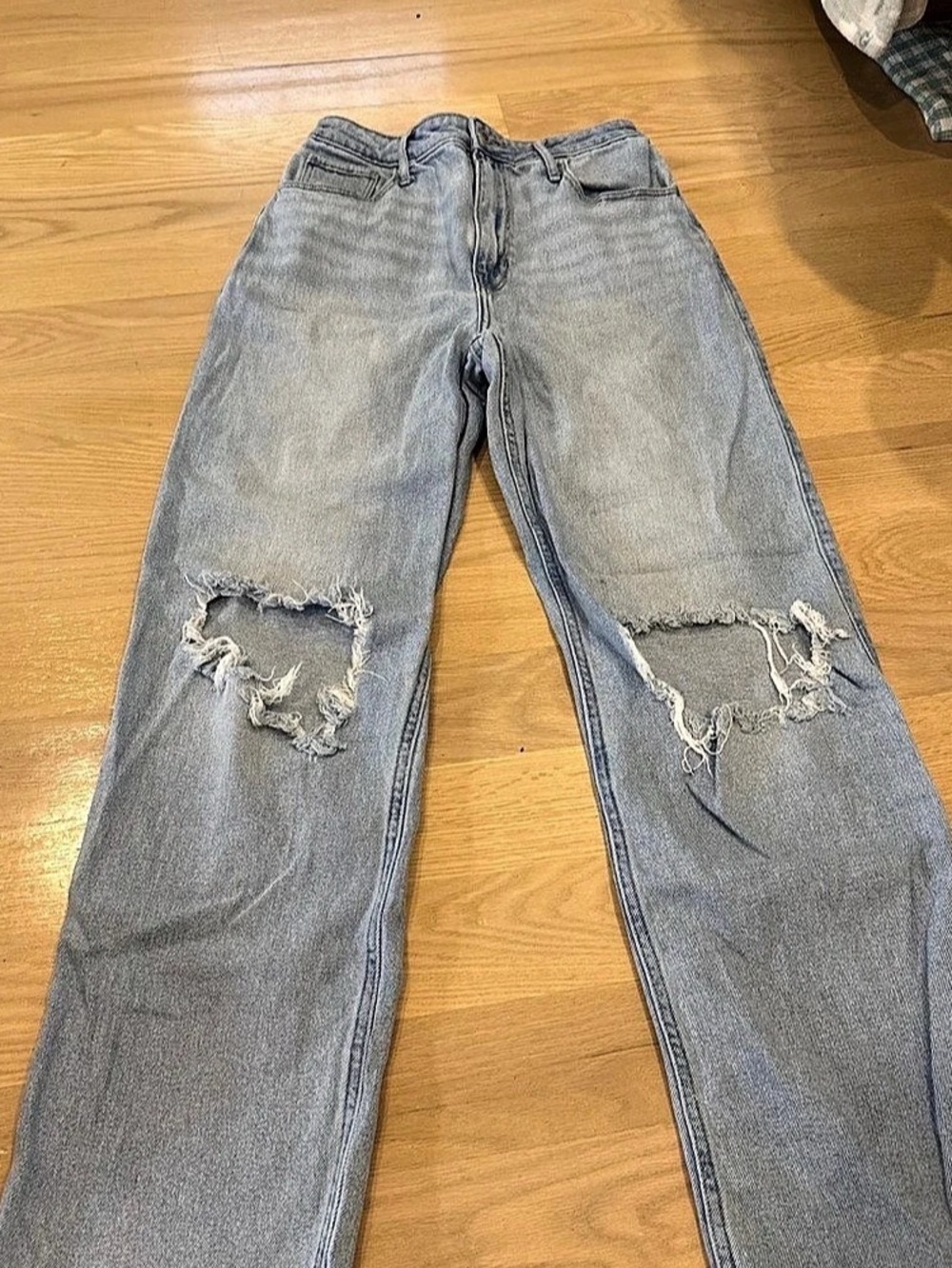 Hollister Ultra High-Rise Straight Leg Distressed Jeans in Blue Waist 27
